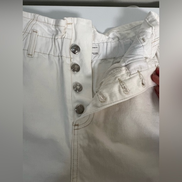 TOPSHOP cream off white color high waisted button fly elastic waist shorts 4 EUC - Picture 3 of 7